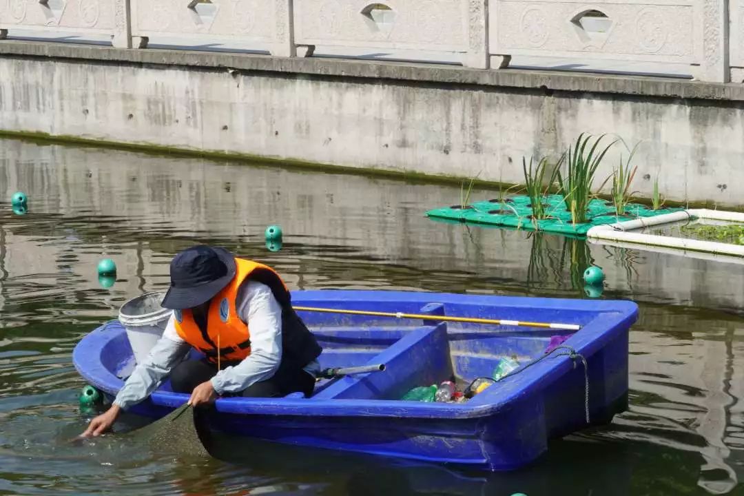 【<a href=http://www.v99sp.com target=_blank class=infotextkey>雙良</a><a href=http://www.v99sp.com target=_blank class=infotextkey>新型光催化</a>】“堅(jiān)守”在汗水中閃光