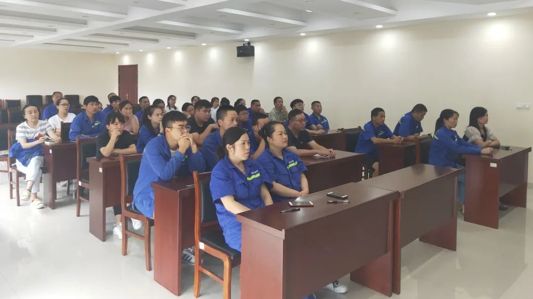 <a href=http://www.v99sp.com target=_blank class=infotextkey><a href=http://www.v99sp.com target=_blank class=infotextkey>雙良</a>環(huán)境</a>安全培訓(xùn)“拍了拍”你